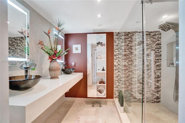 APT-1101 - 1000 Quayside Ter, Condo with 3 bedrooms, 3 bathrooms and null parking in Miami FL | Image 13