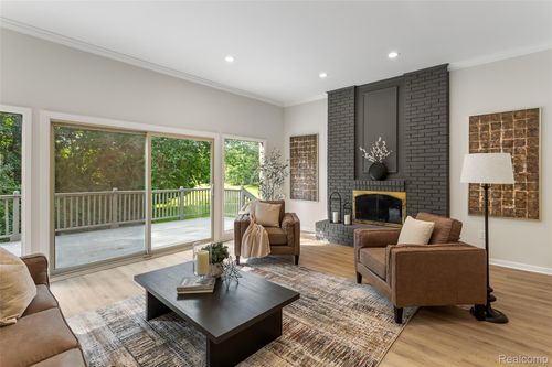 6890 Duchess Ct, Troy, MI, 48098-2232 | Card Image