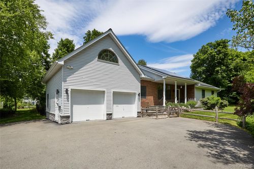 37 Mansion Dr, Hyde Park, NY, 12538-1122 | Card Image