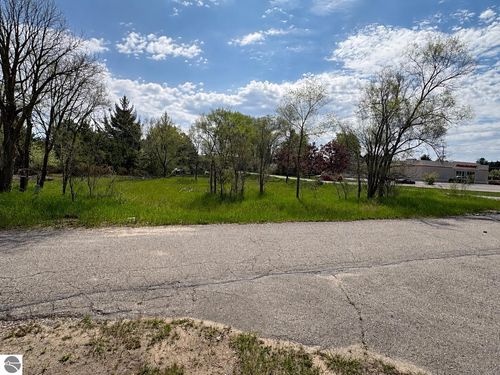 000 Gilbert Ave, Williamsburg, MI, 49690 | Card Image