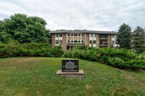 3968 Fairway Hills Dr, Rapid City, SD, 57702-5315 | Card Image