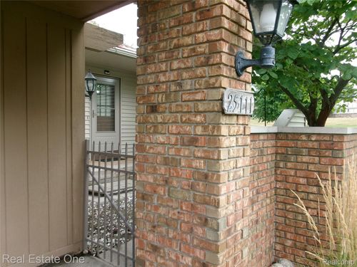 6-25111 Hamilton Ct, South Lyon, MI, 48178-1055 | Card Image