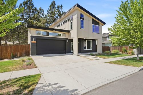 61547 Se Lincoln Ln, Bend, OR, 97702-3411 | Card Image