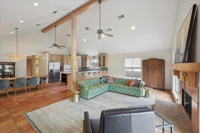 1010 Yaupon Trl, House other with 5 bedrooms, 3 bathrooms and 3 parking in Sour Lake TX | Image 4