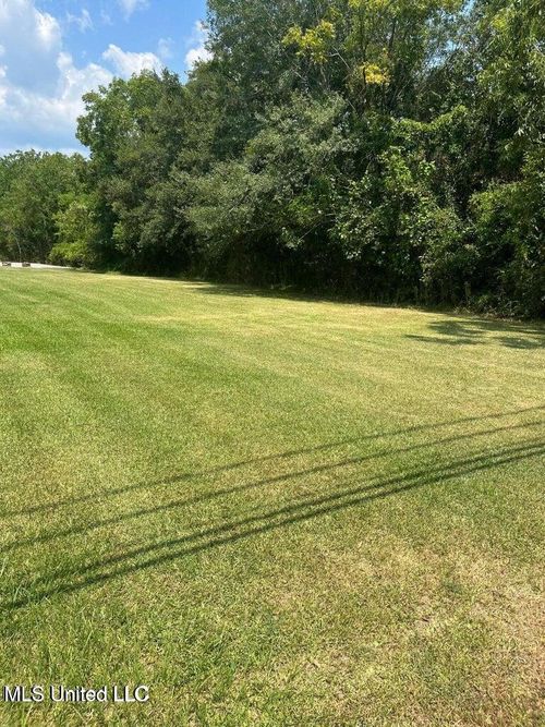 3090 Quave Rd, D'Iberville, MS, 39540-5902 | Card Image