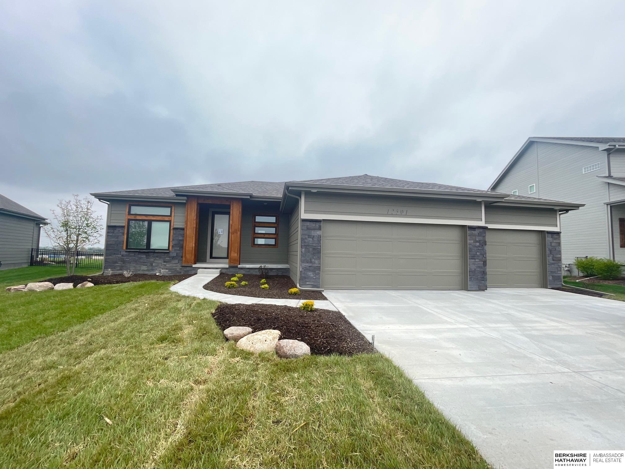 Quail Dr, Bellevue, NE 68123