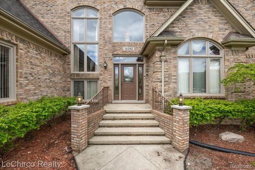 14382 Knightsbridge Dr, Shelby Township, MI, 48315-2820 | Card Image