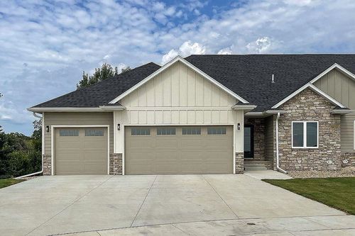 8106 E Norway Pine Trl, Sioux Falls, SD, 57110-4050 | Card Image