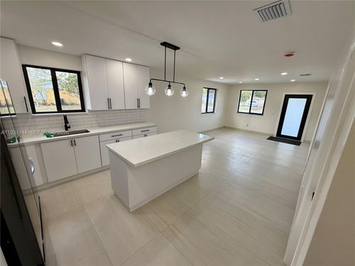 800 Jann Ave, Opa-Locka, FL, 33054-3322 | Card Image