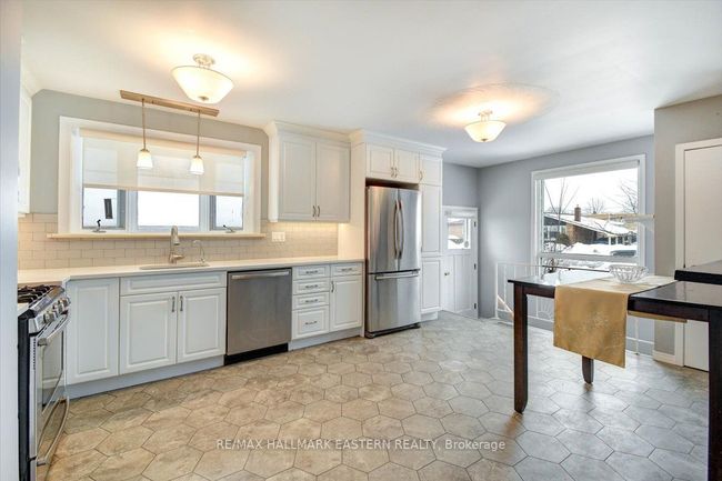 743 Barbara Cres, House other with 2 bedrooms, 2 bathrooms and 2 parking in Peterborough ON | Image 10