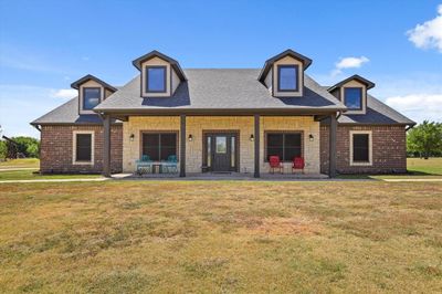 View of front facade featuring a porch and a front yard | Image 1