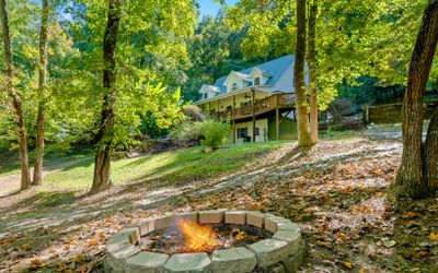 661 Navaho Way, Home with 3 bedrooms, 3 bathrooms and 2 parking in Ellijay GA | Image 1