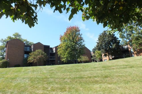 4215 N 100th St, MILWAUKEE, WI, 53222-1336 | Card Image