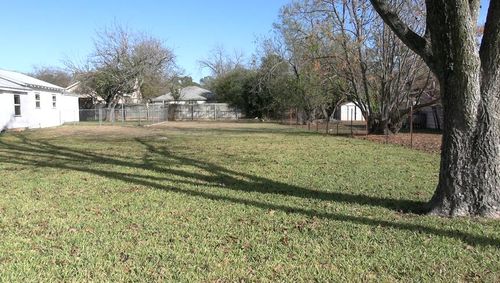 2-802 Apple St, Fredericksburg, TX, 78624-5210 | Card Image