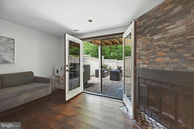1653 Fieldthorn Dr, Townhouse with 2 bedrooms, 3 bathrooms and null parking in RESTON VA | Image 27