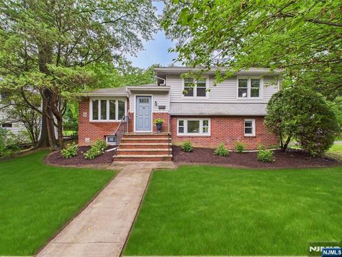 440 Albin Ct, Ridgewood, NJ, 07450-1933 | Card Image