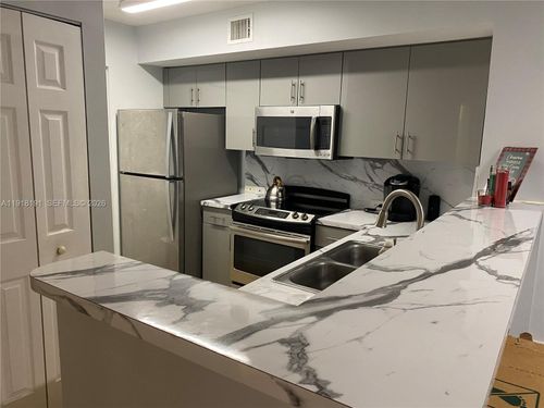 apt-202-677 111th Ave, Pembroke Pines, FL, 33025-6998 | Card Image