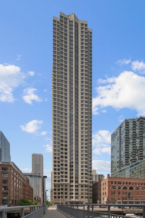4905-440 N Wabash Ave, Chicago, IL, 60611-7690 | Card Image