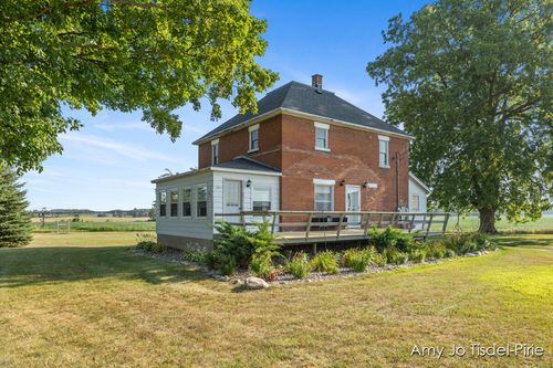 5060 Neff Rd, Edmore, MI, 48829-8357 | Card Image