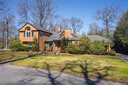 143 Round Hill Rd, Roslyn Heights, NY, 11577-1612 | Card Image