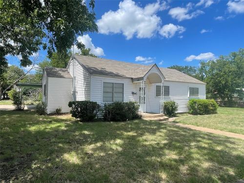 1016 W Cedar St, Coleman, TX, 76834-3706 | Card Image