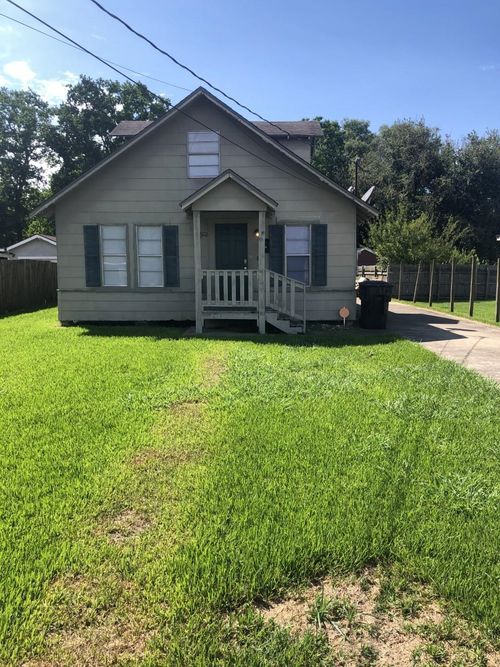 2312 Avenue D, Nederland, TX, 77627-6133 | Card Image