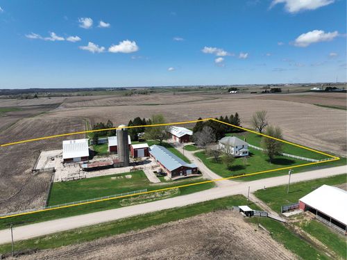 5718 Quality Ridge Rd, Coggon, IA, 52218-9798 | Card Image