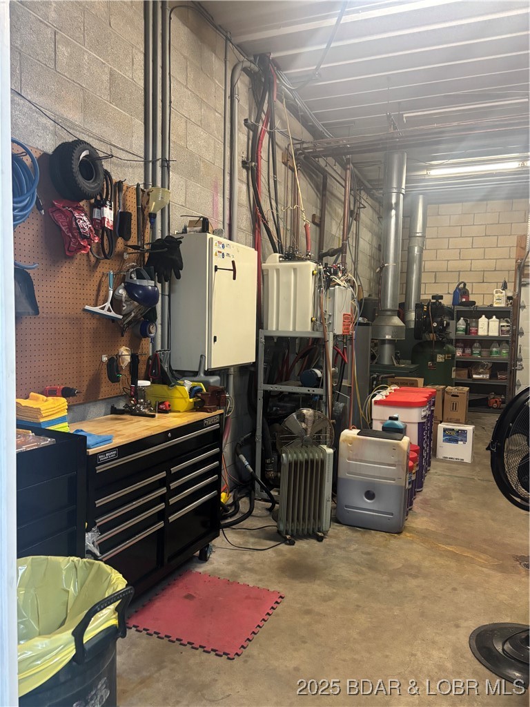 Commercial Sale in Laurie 2