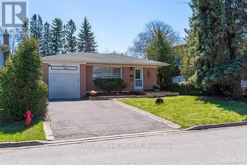304 Roywood Crescent, Newmarket (Central Newmarket), ON, L4Y1A5 | Card Image