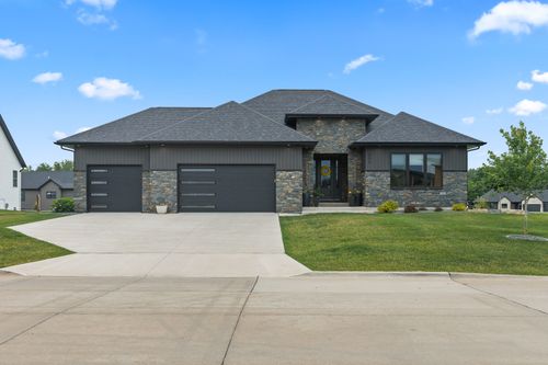 352 Madison Dr, Riverdale, IA, 52722-4890 | Card Image
