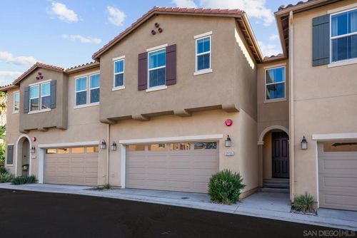 3135 Linwood St, Vista, CA, 92081-8118 | Card Image