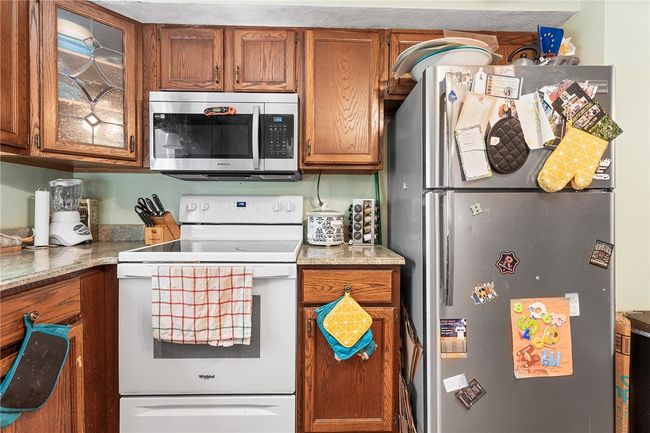 607 Brookhaven Ln, Condo with 2 bedrooms, 3 bathrooms and 2 parking in Woonsocket RI | Image 5