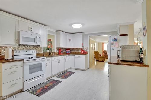 29-181 Pine Key Ln, NAPLES, FL, 34114-8489 | Card Image