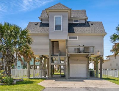 The house from San Luis Pass road. The extra wide driveway provides lots of parking space | Image 2