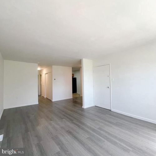8820 Cottage St, Philadelphia, PA, 19136-1421 | Card Image