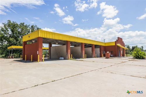 621 W Travis Street, La Grange, TX, 78945 | Card Image