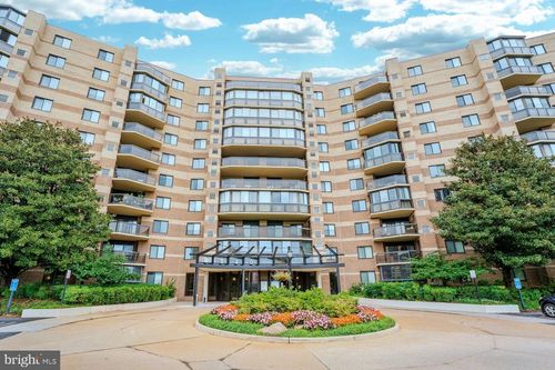 225-8340 Greensboro Dr, MCLEAN, VA, 22102-3505 | Card Image