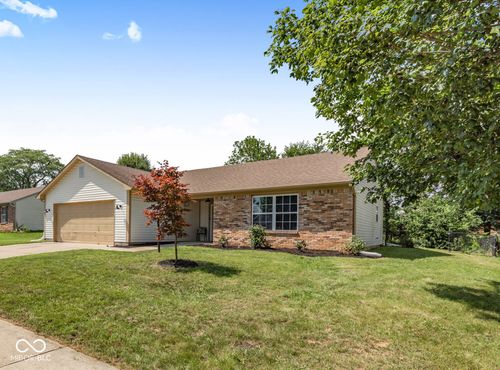 7267 Woodside Dr, Avon, IN, 46123-7465 | Card Image