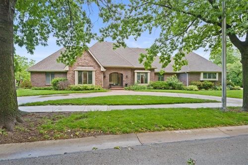 8214 W 99th St, Overland Park, KS, 66212-3446 | Card Image
