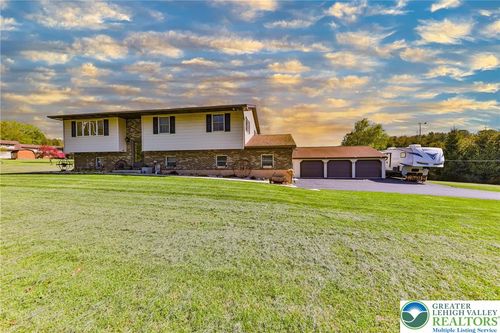 1040 Stagecoach Rd W, Lehighton, PA, 18235-5126 | Card Image