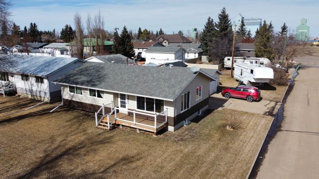 4801 48 Avenue, Home with 3 bedrooms, 1 bathrooms and 2 parking in Forestburg AB | Image 34
