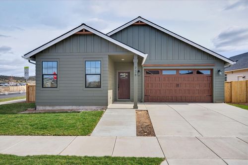 738 Ne Trestle Street, Prineville, OR, 97754 | Card Image