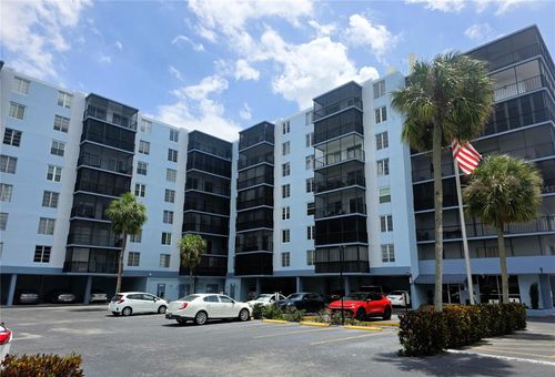 601-2901 26th St W, BRADENTON, FL, 34205-3720 | Card Image