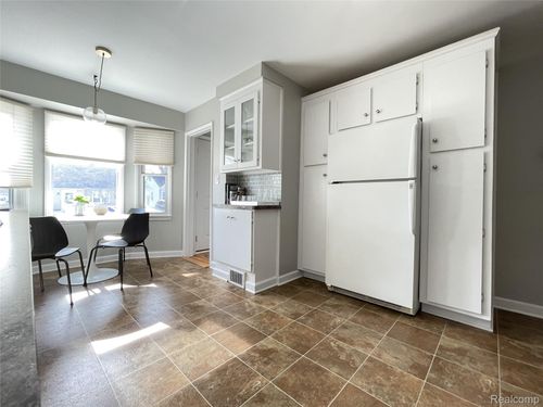 1610 Eaton Rd, Berkley, MI, 48072-2064 | Card Image