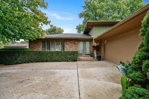 279 Robbie Ln, Valparaiso, IN, 46385-8836 | Card Image