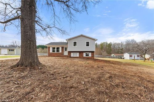 115 Robert Dr, State Road, NC, 28676-9241 | Card Image