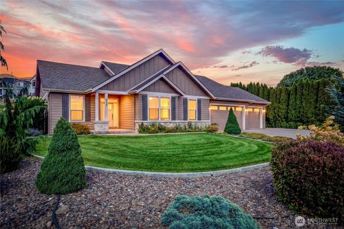 224 Rolling Hills Ln, Wenatchee, WA, 98801-9039 | Card Image
