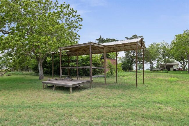 5530 Us Highway 90 A W, House other with 4 bedrooms, 2 bathrooms and 2 parking in Shiner TX | Image 41