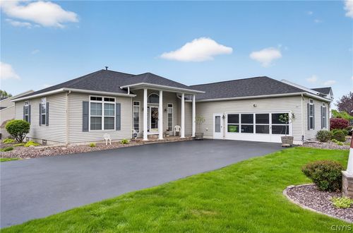 132 Lorian Dr, Syracuse, NY, 13212-4215 | Card Image