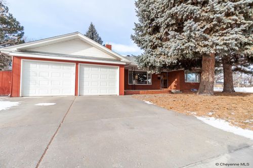 1518 Hot Springs Ave, Cheyenne, WY, 82001-5361 | Card Image